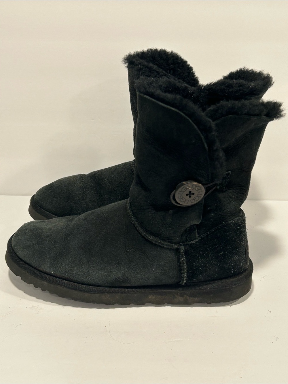 UGG Australia Bailey Button Classic Short Black Women Sheepskin Boots 5803 Sz 9 - Picture 5 of 12